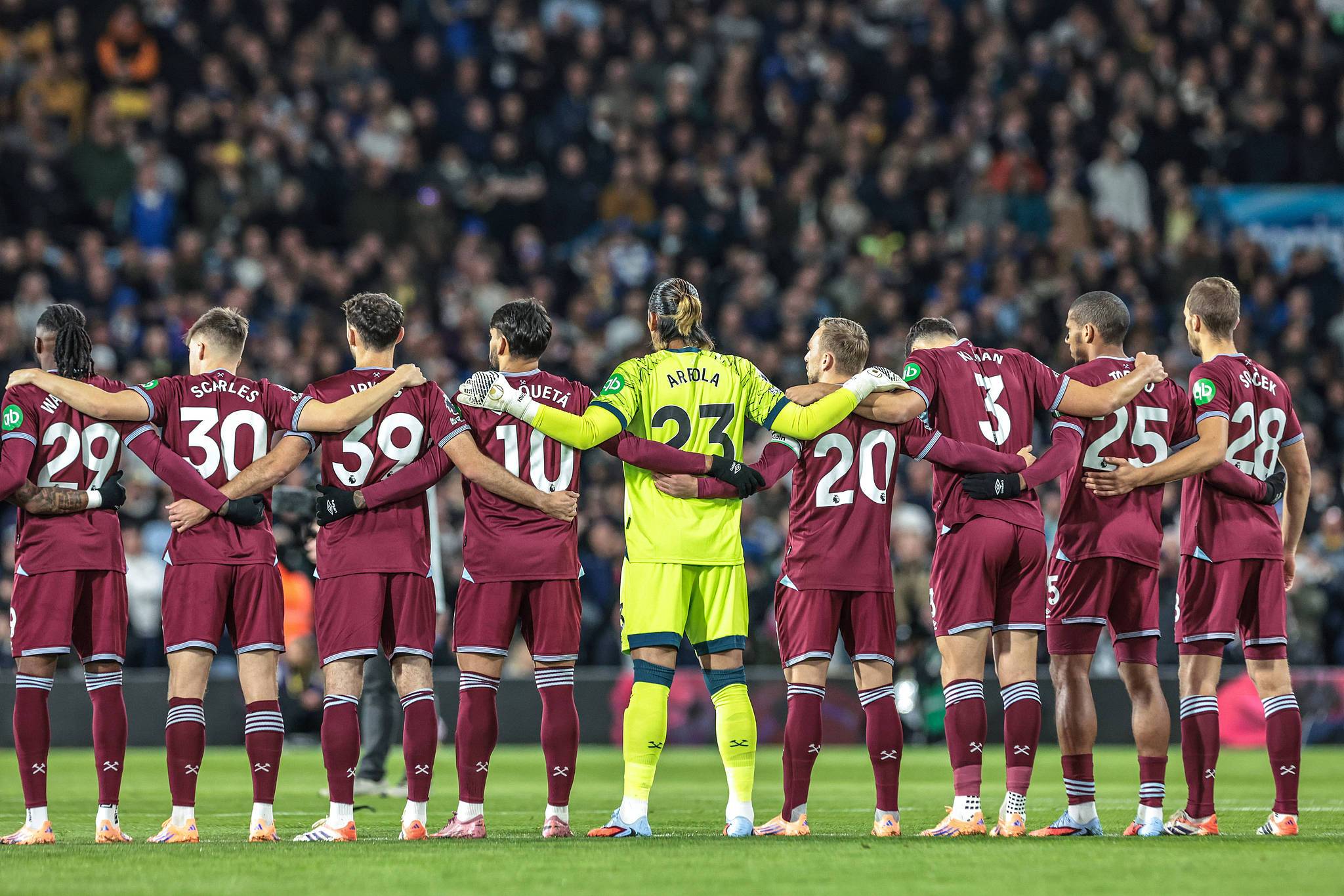 星空体育官网下载入口-“令人失望的引援”:西汉姆联不可浪费3500万英镑机会,后卫引援在即