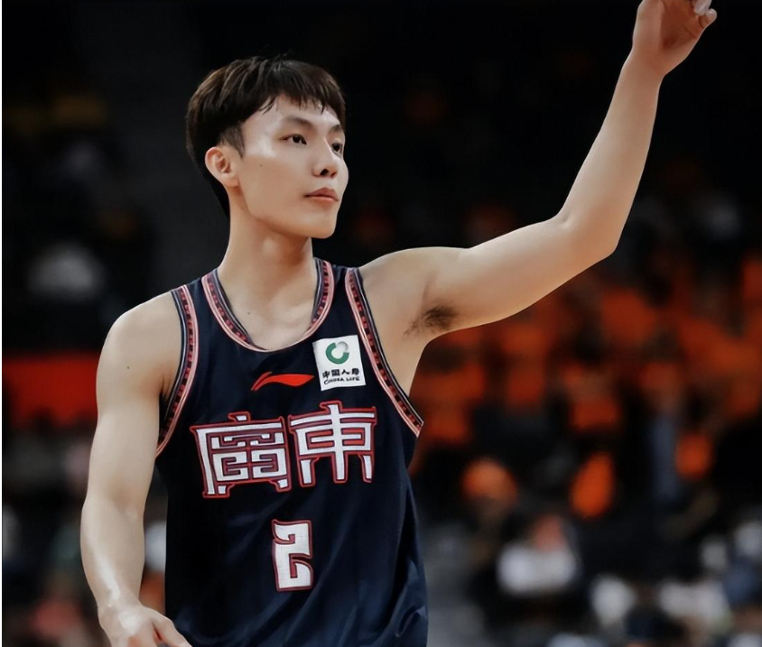 11投全中!15岁2.07米新星来袭,朱芳雨盯了三年的孩子,正在长大