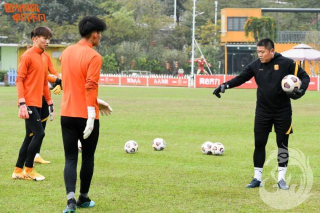 星空体育中国-李雷雷:我不是严厉的教练 好的门将教练脚法都好